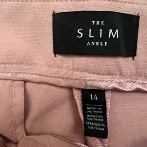 The Slim Ankle Women's Slim Ankle Pants in Dusty Pink